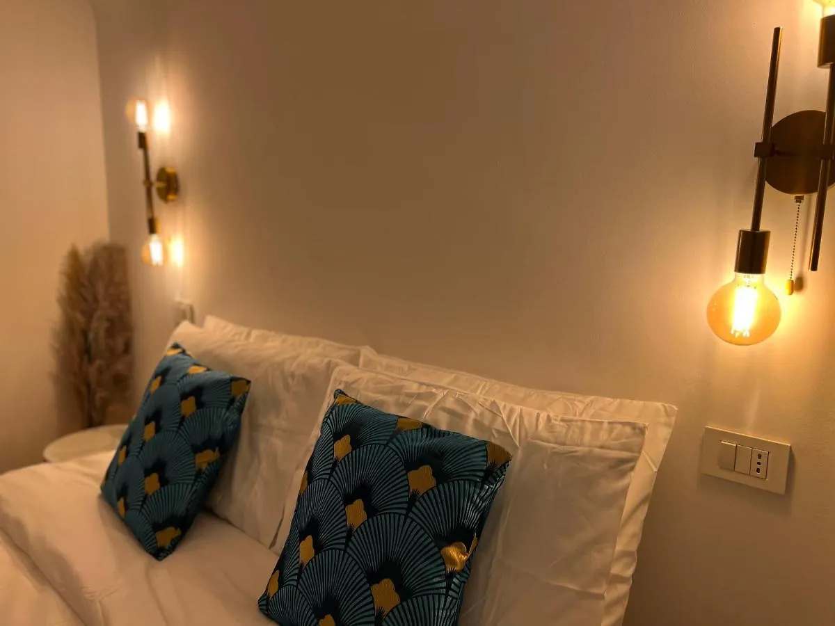Regina Milano In Porta Romana 2 - Sky Tv, Wifi E Breakfast Box Apartment