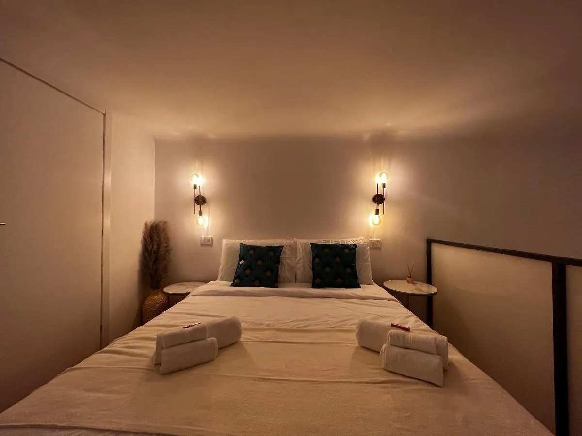Regina Milano In Porta Romana 2 - Sky Tv, Wifi E Breakfast Box Apartment