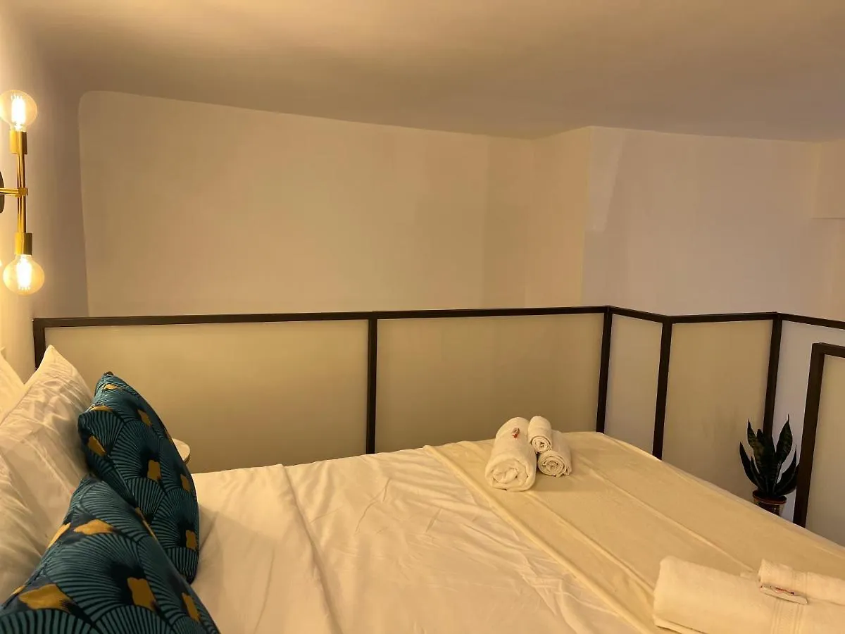 Regina Milano In Porta Romana 2 - Sky Tv, Wifi E Breakfast Box Apartment