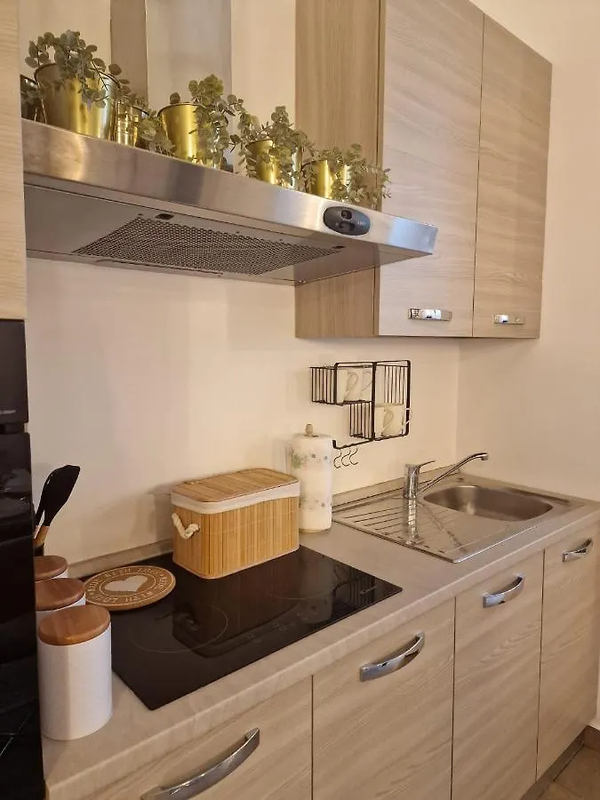 Regina Milano In Porta Romana 2 - Sky Tv, Wifi E Breakfast Box Apartment