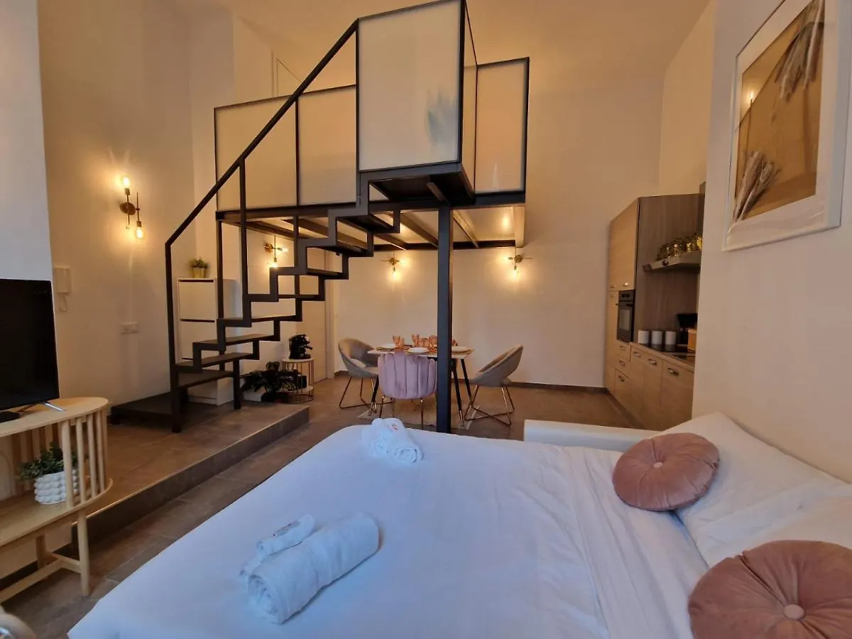 Regina Milano In Porta Romana 2 - Sky Tv, Wifi E Breakfast Box Apartment