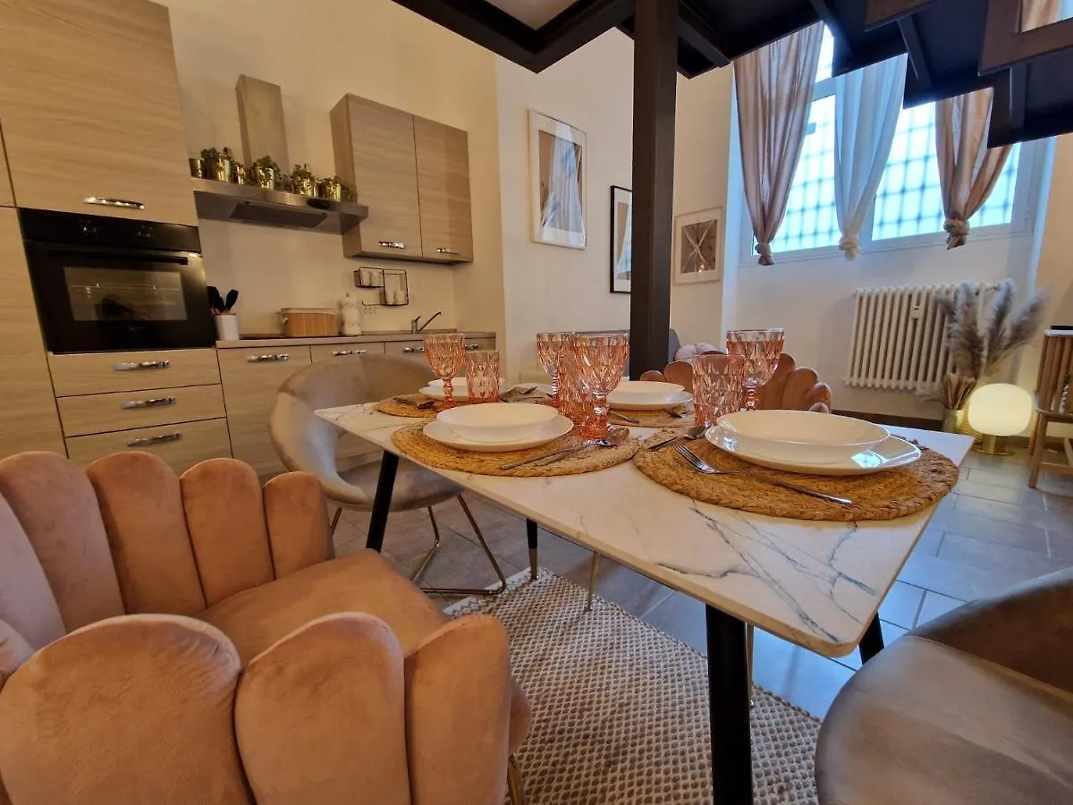 Regina Milano In Porta Romana 2 - Sky Tv, Wifi E Breakfast Box contacts