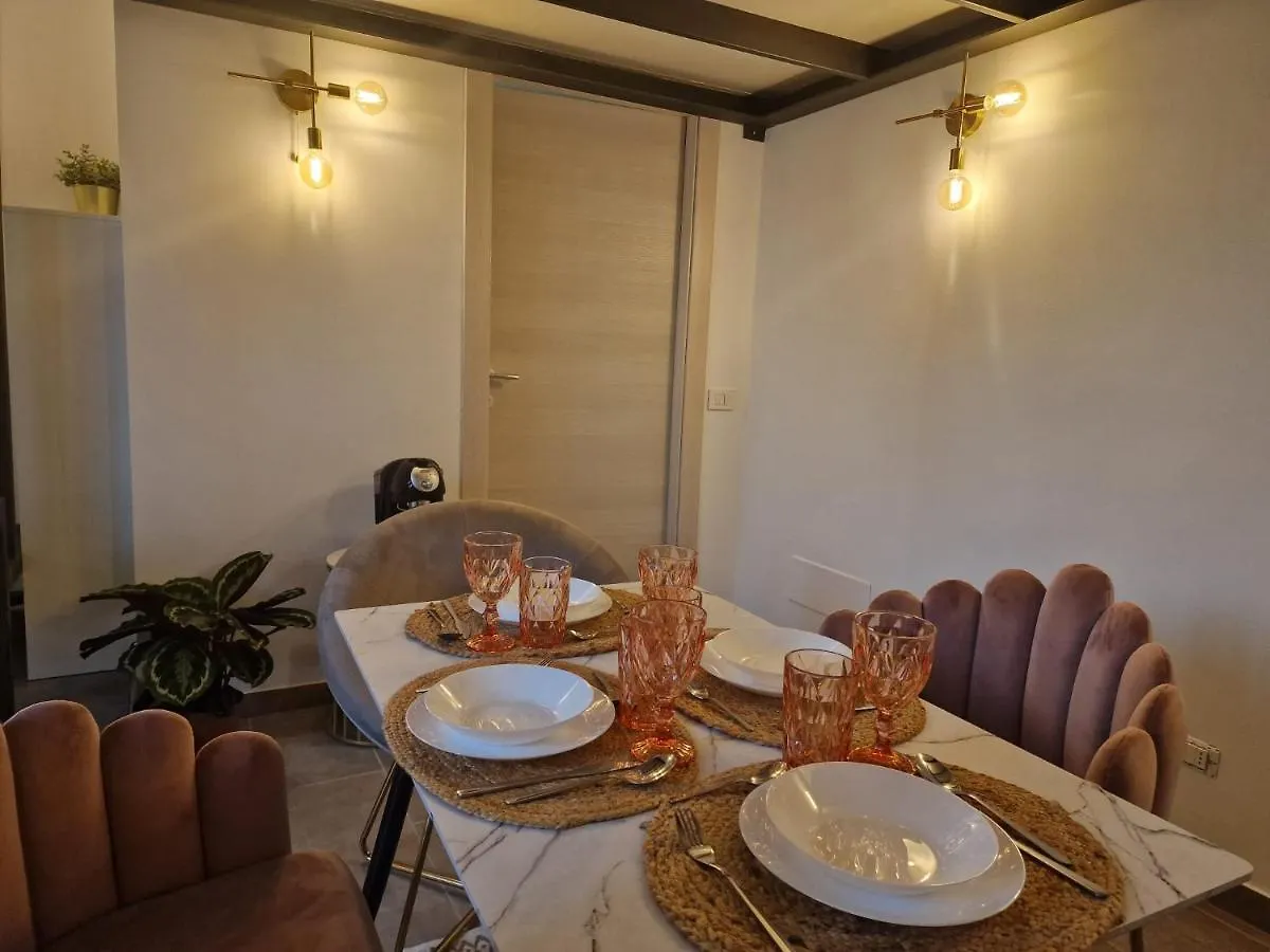 Regina Milano In Porta Romana 2 - Sky Tv, Wifi E Breakfast Box Apartment
