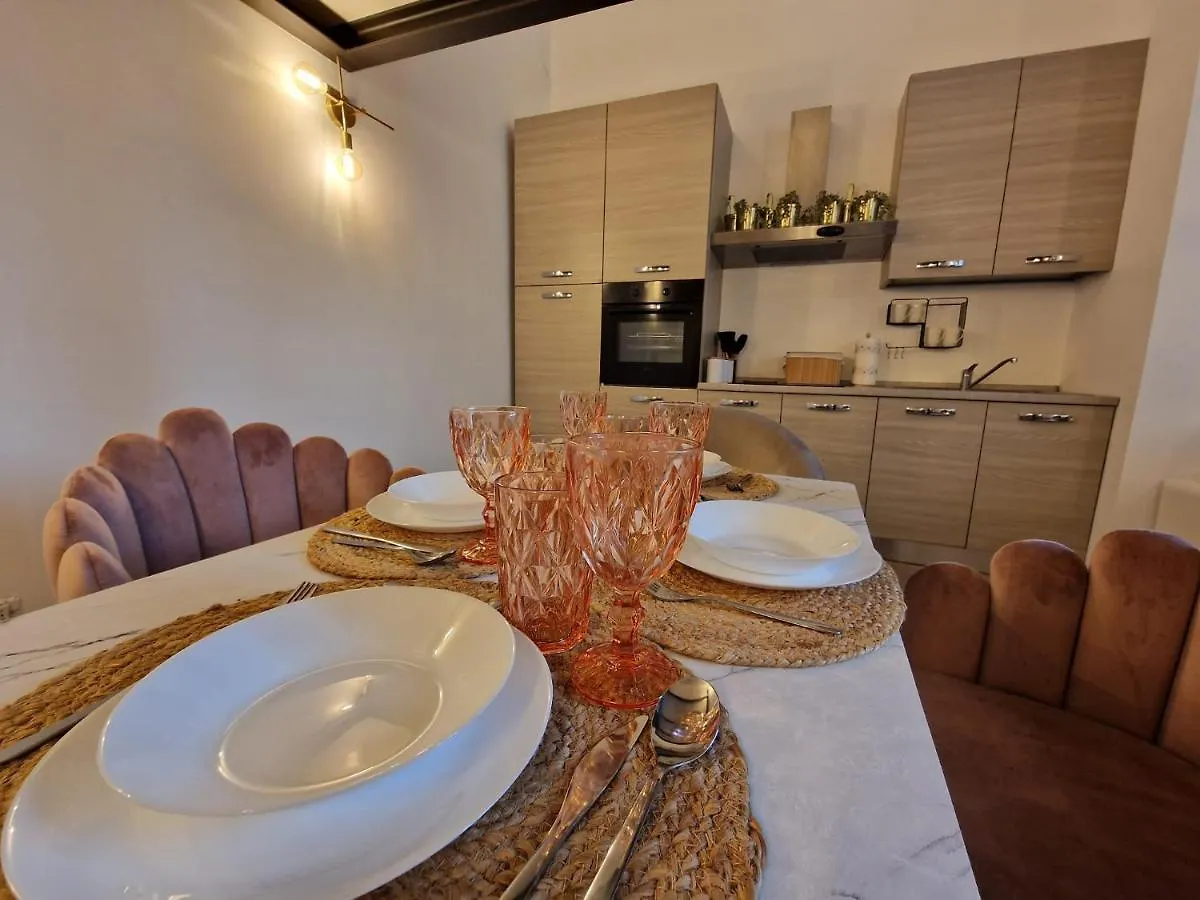 Regina Milano In Porta Romana 2 - Sky Tv, Wifi E Breakfast Box Apartment