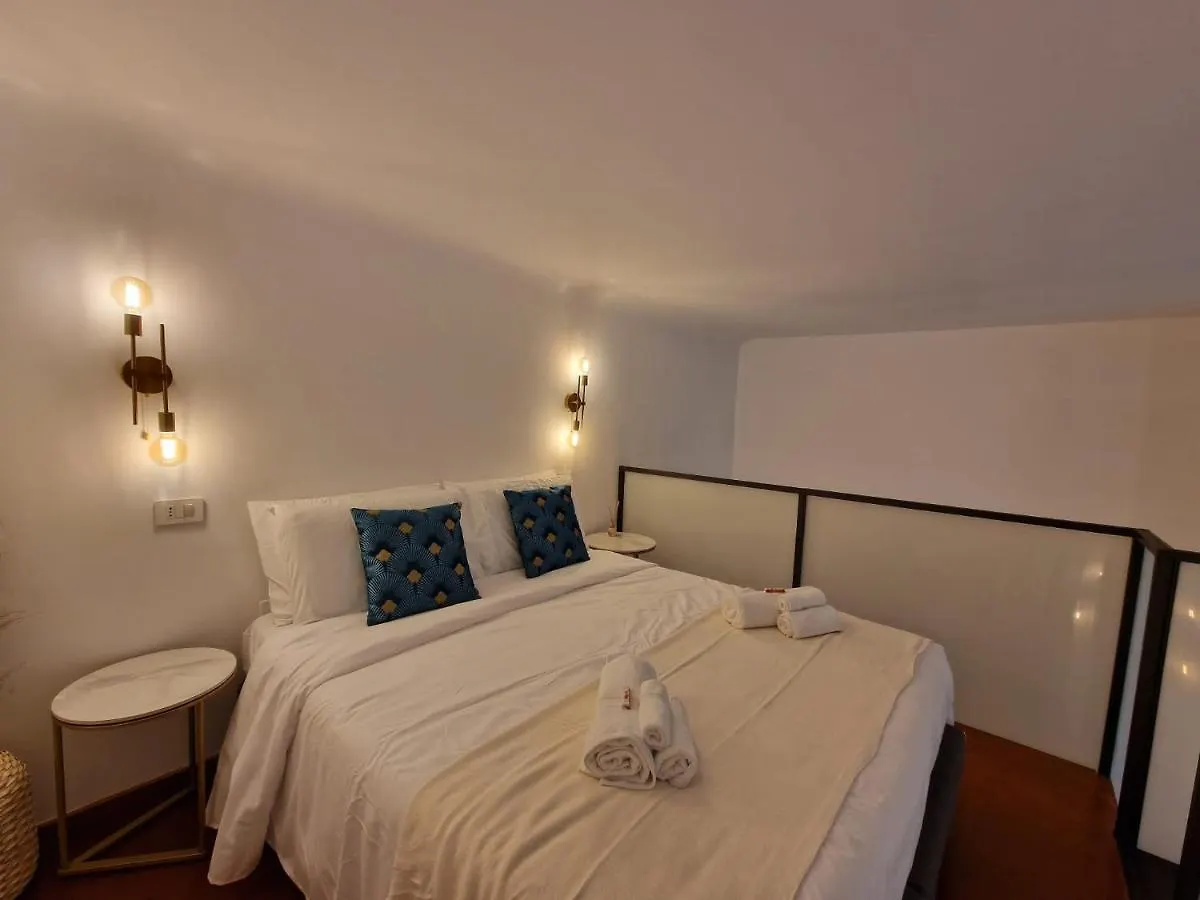 Regina Milano In Porta Romana 2 - Sky Tv, Wifi E Breakfast Box Apartment 0*, Milan