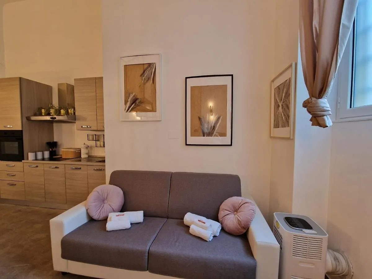 Regina Milano In Porta Romana 2 - Sky Tv, Wifi E Breakfast Box Apartment Italy
