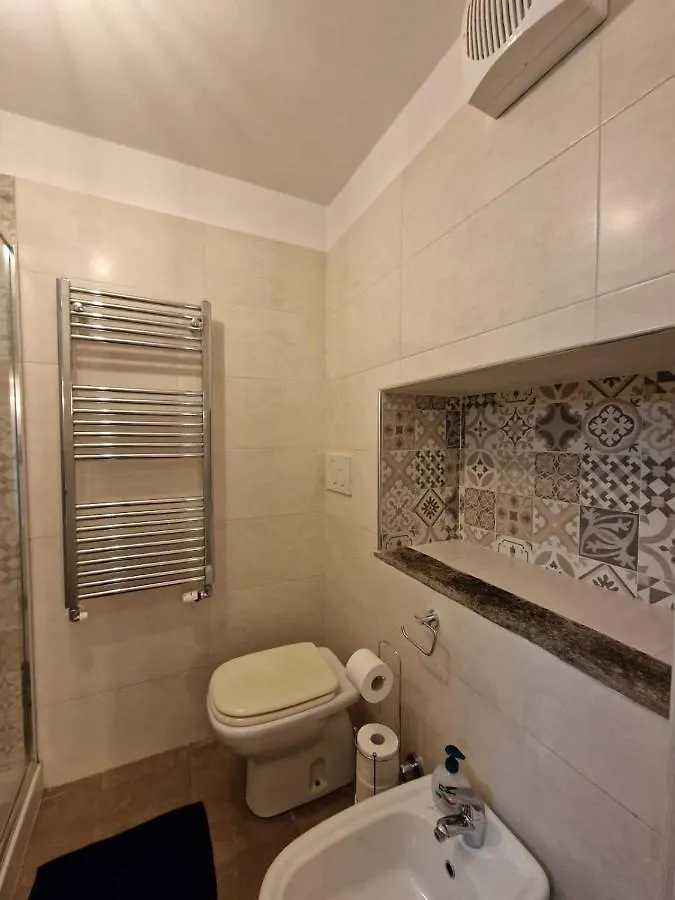 Regina Milano In Porta Romana 2 - Sky Tv, Wifi E Breakfast Box Apartment