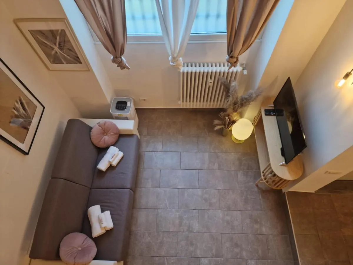 Regina Milano In Porta Romana 2 - Sky Tv, Wifi E Breakfast Box Apartment 0*, Milan