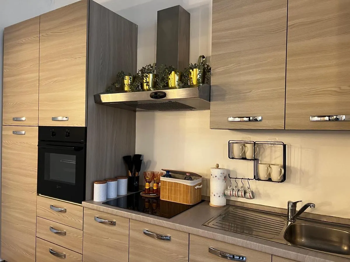 Regina Milano In Porta Romana 2 - Sky Tv, Wifi E Breakfast Box Apartment Italy