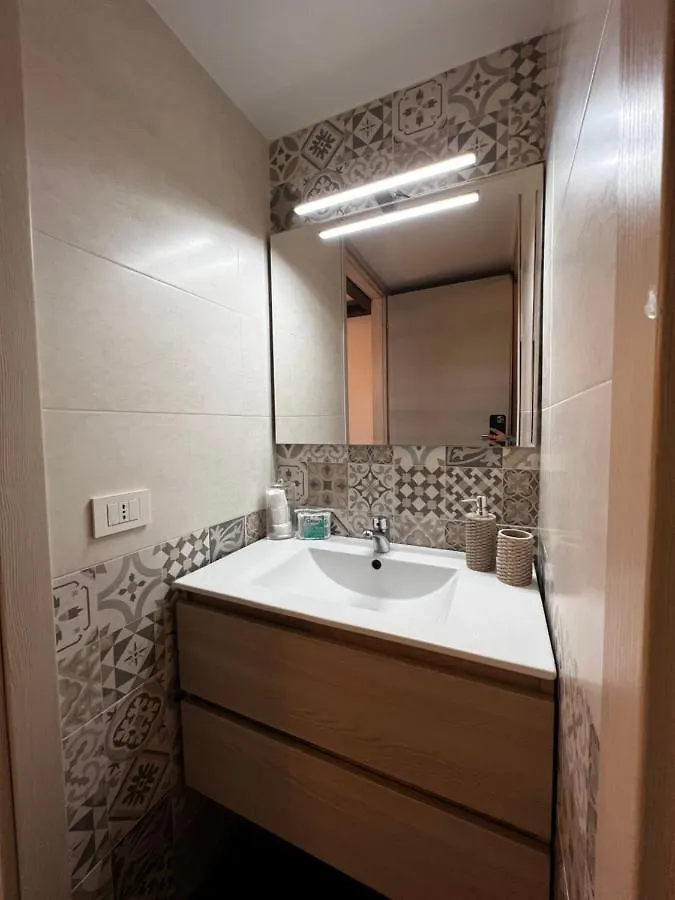 Regina Milano In Porta Romana 2 - Sky Tv, Wifi E Breakfast Box Apartment Milan