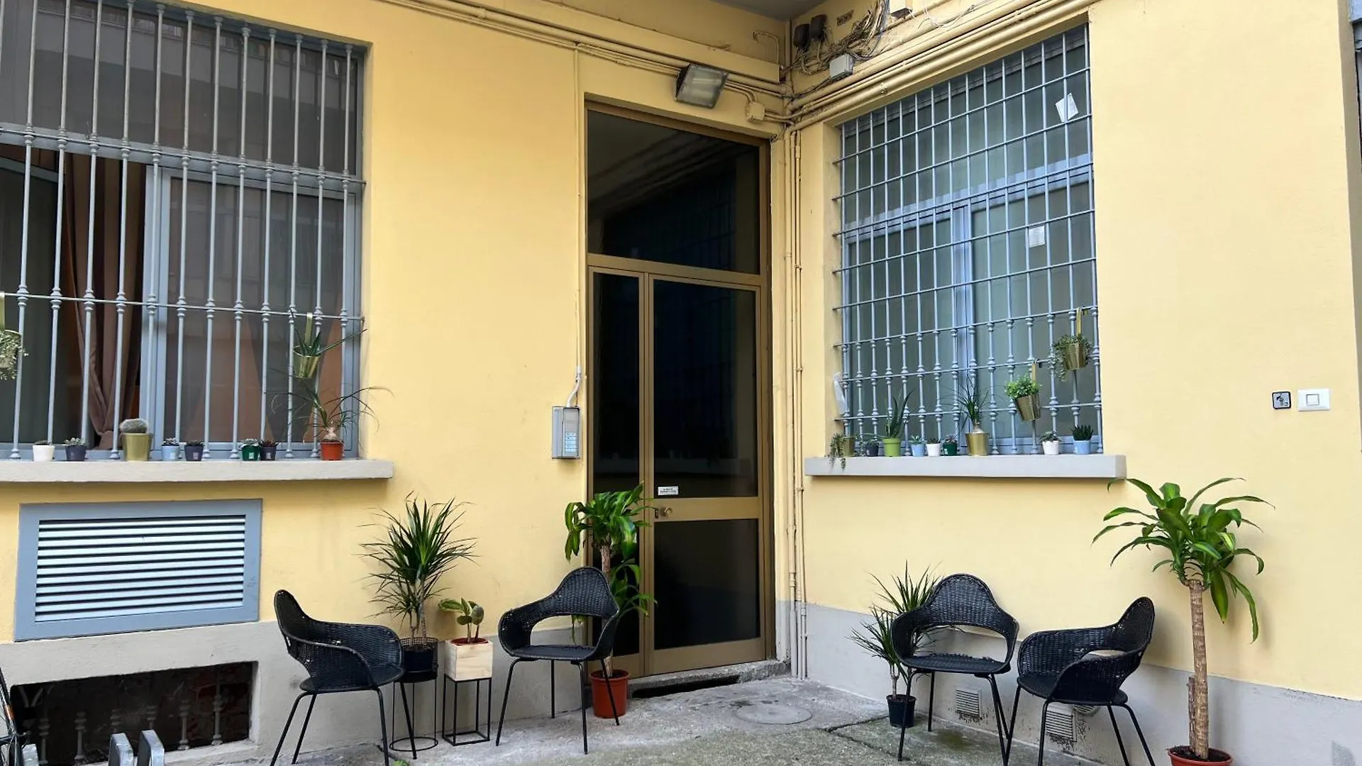 Regina Milano In Porta Romana 2 - Sky Tv, Wifi E Breakfast Box Apartment Italy